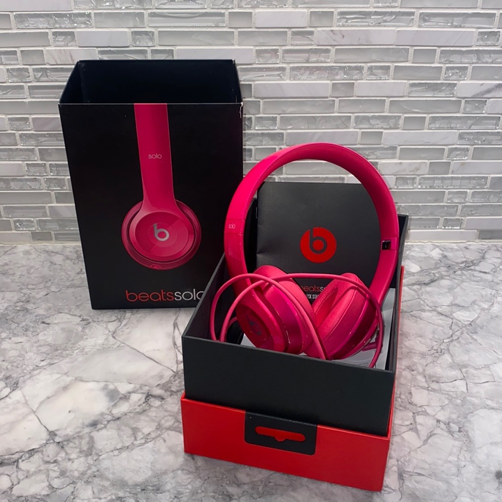Beats Solo2. Hot Pink